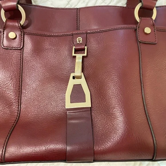 Etienne Aigner Burgundy Leather Shoulder Bag - Picture 5 of 15